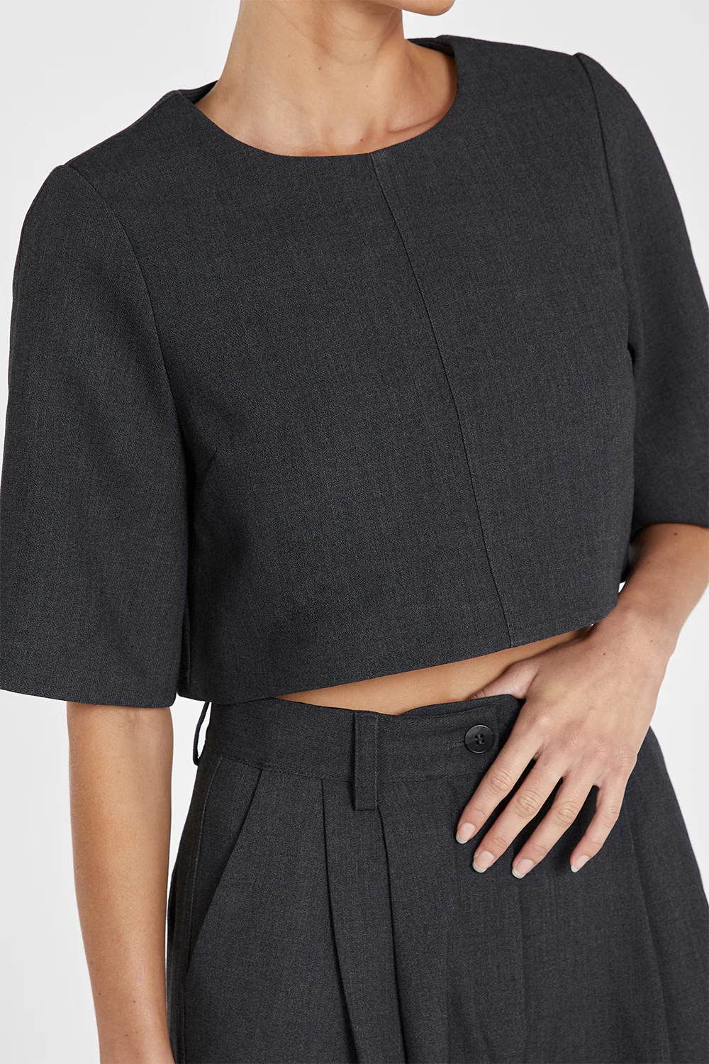CAREY CHARCOAL CROPPED TEE - Image 5