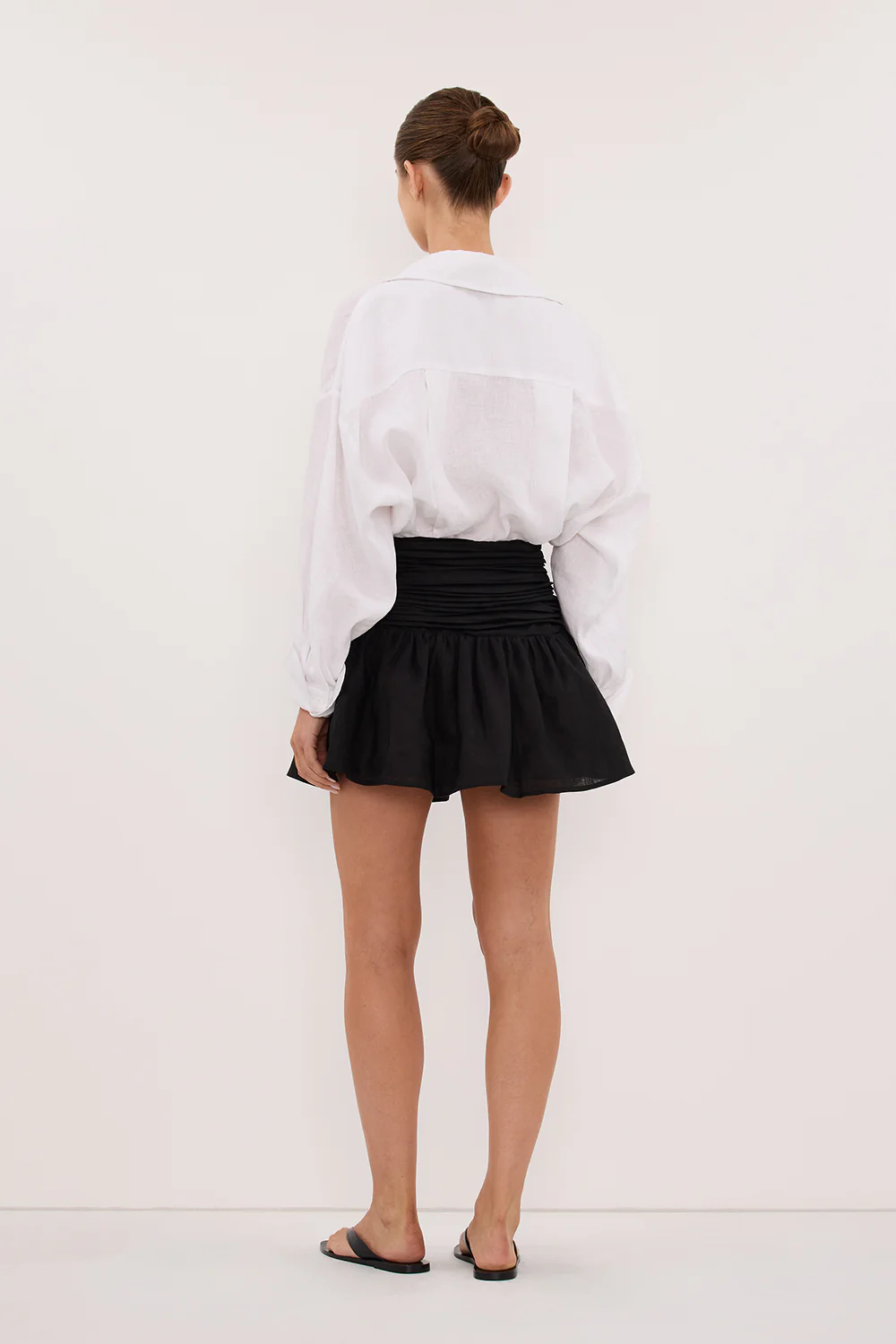 CATANIA BLACK LINEN MINI SKIRT - Image 4