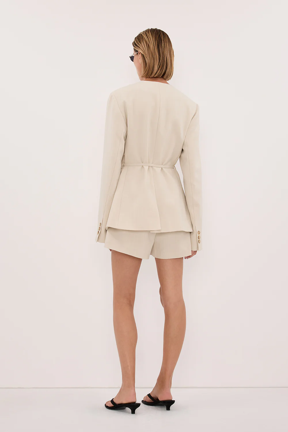 CYRUS BONE TAILORED SHORT - Image 4