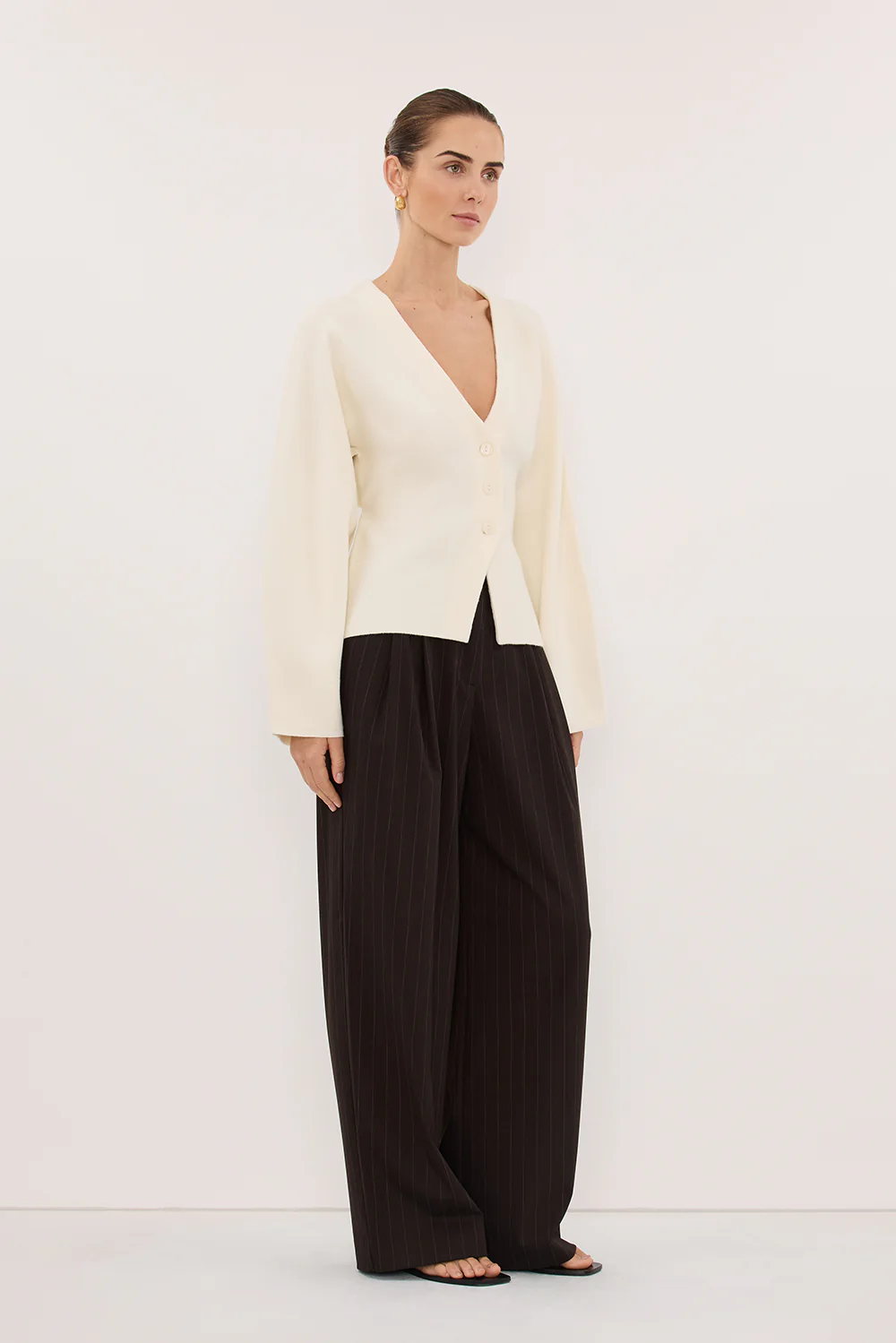 ISLA CREAM V NECK CARDIGAN - Image 3