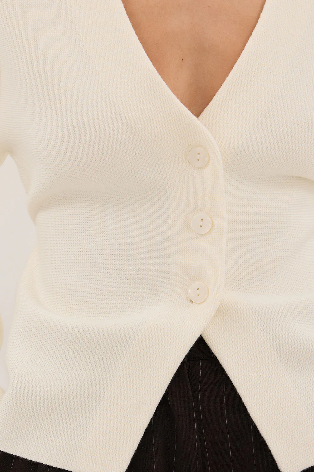 ISLA CREAM V NECK CARDIGAN - Image 5